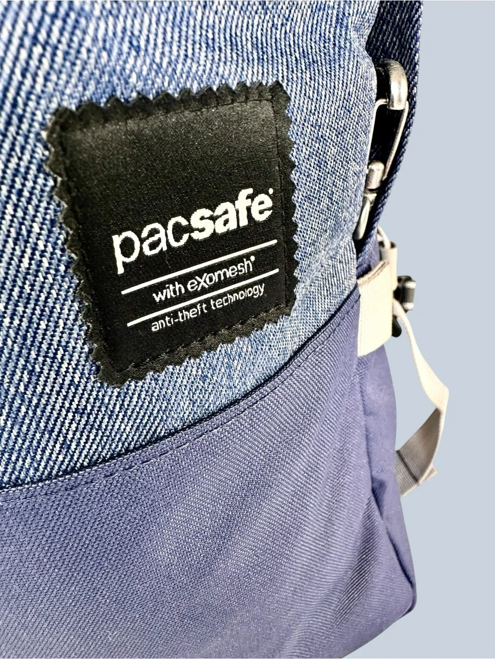 Pacsafe Unisex Slingsafe LX350 Anti-Theft Compact Backpack with Exomesh